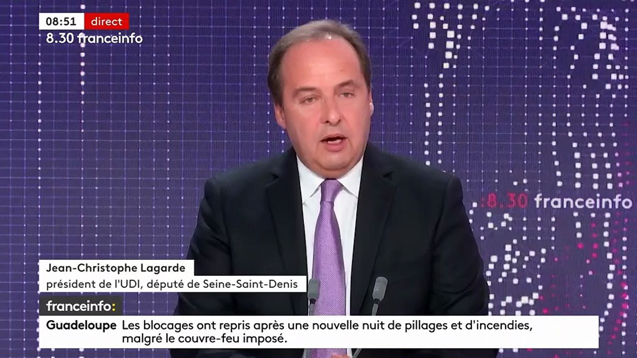 Extrait de la matinale de France Info avec comme invité Jean-Christophe Lagarde. C'est durant cette interview qu'il a déclaré que Charles Pasqua "tirerait une balle dans la tête" d'Eric Zemmour.