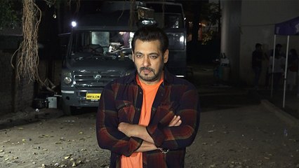 Salman Khan फटी Jeans पहन फ़िल्म Antim का प्रमोशन करने Mehboob Studio पहुंचे | FilmiBeat