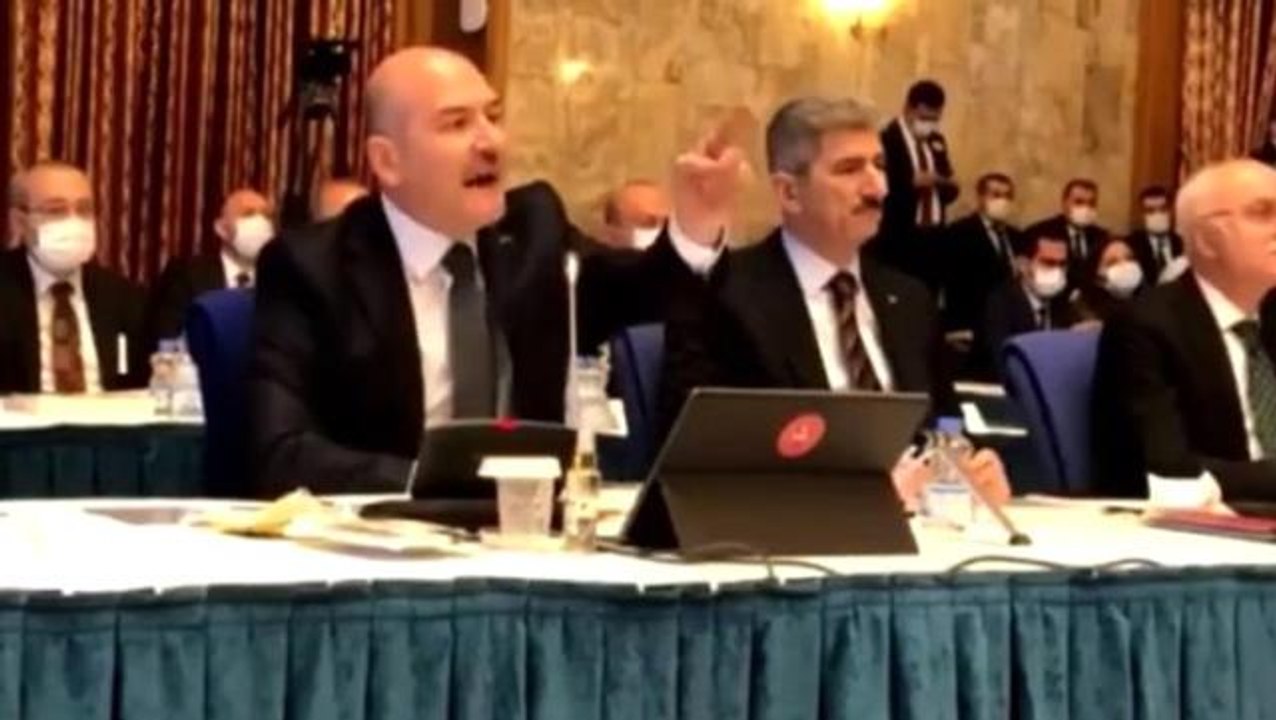 Süleyman Soylu, konuşmasına gülen CHP'li vekile sert çıktı: Orada şehit veriyoruz sen gevrek gevrek gülüyorsun