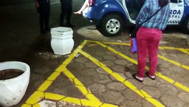 Homem é preso pela GM por descumprimento de medida protetiva contra a mãe no Bairro Cataratas