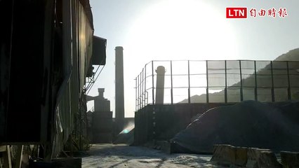 打斷半屏山旁46米煙囪 陳其邁：高雄門戶2年後脫胎換骨