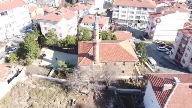 2 asırlık cami duvar süslemeleri ile dikkat çekiyor