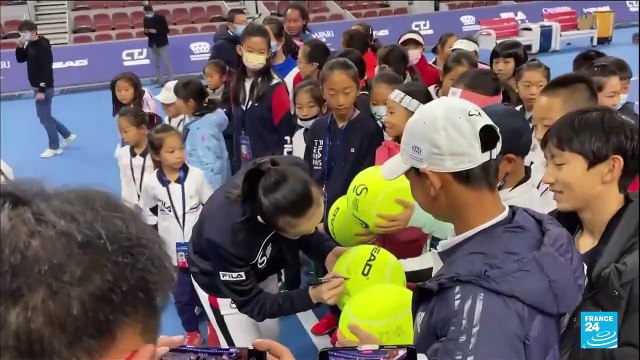 La joueuse de tennis chinoise Peng Shuai réapparaît en public à Pékin, se dit être en sécurité