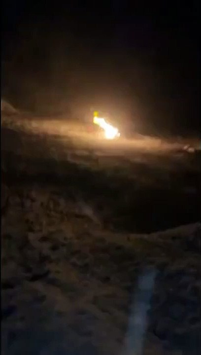 Ils tirent sur une bonbonne de gaz en flamme !