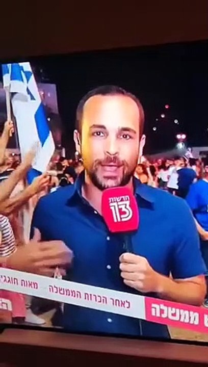 Un mago muestra su talento en directo