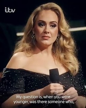 Adele fond en larmes en retrouvant une ancienne professeure qui a changé sa vie