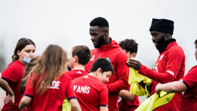 Vidéo : Bamba, Ikoné et le LOSC accueillent des enfants à Luchin