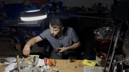 Filistinli Tarık "Made in Palestine" damgalı klarnetleriyle ülkesinin adını dünyaya duyurmak istiyor