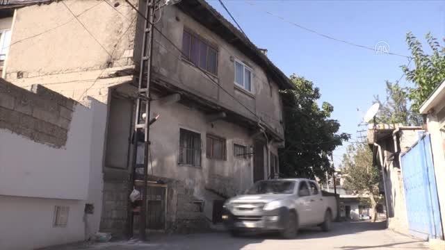 KAHRAMANMARAŞ - Hem kapılarını hem de gönüllerini çalıyorlar