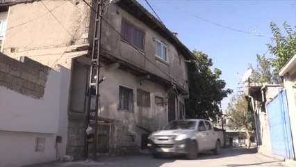 KAHRAMANMARAŞ - Hem kapılarını hem de gönüllerini "çalıyorlar"