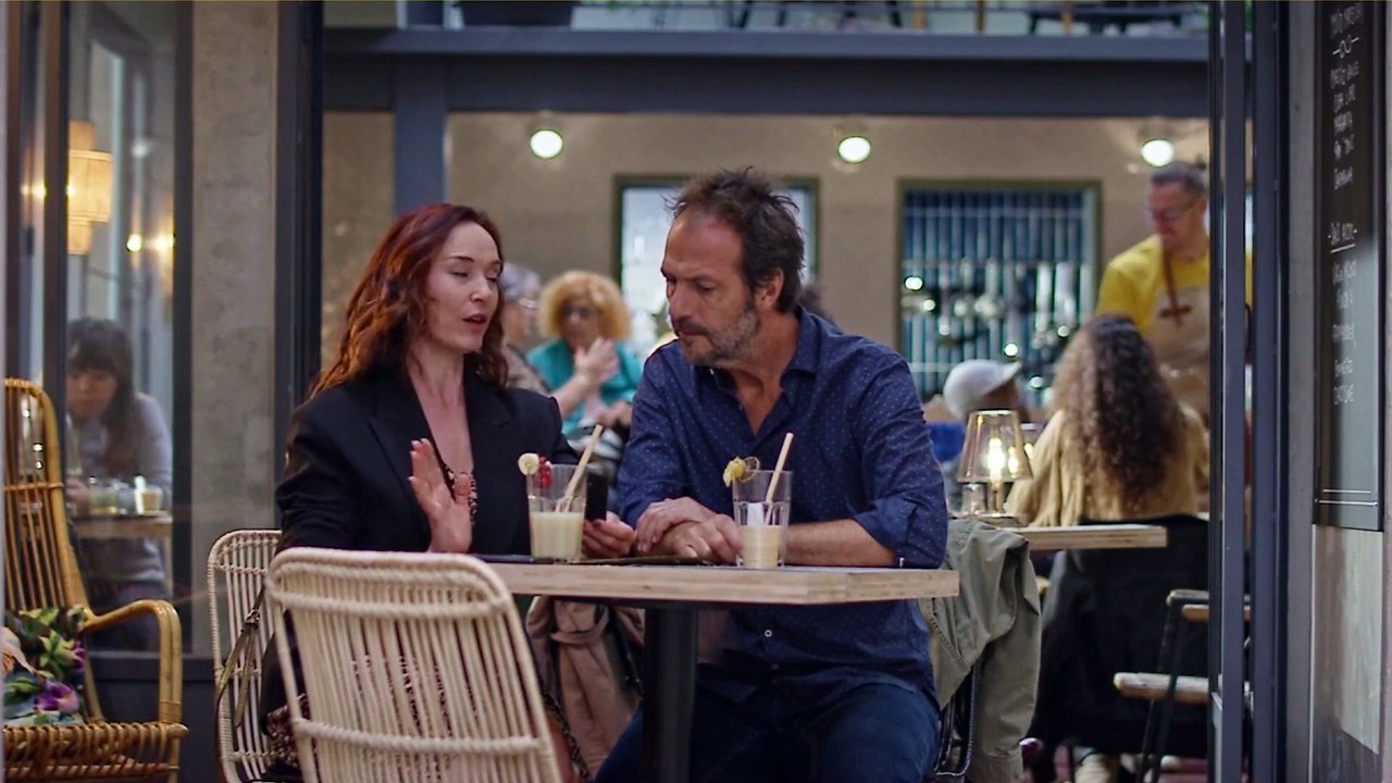 Plus belle la vie : [Indiscrétion] - Estelle trouve une bague dans les affaires de Francesco