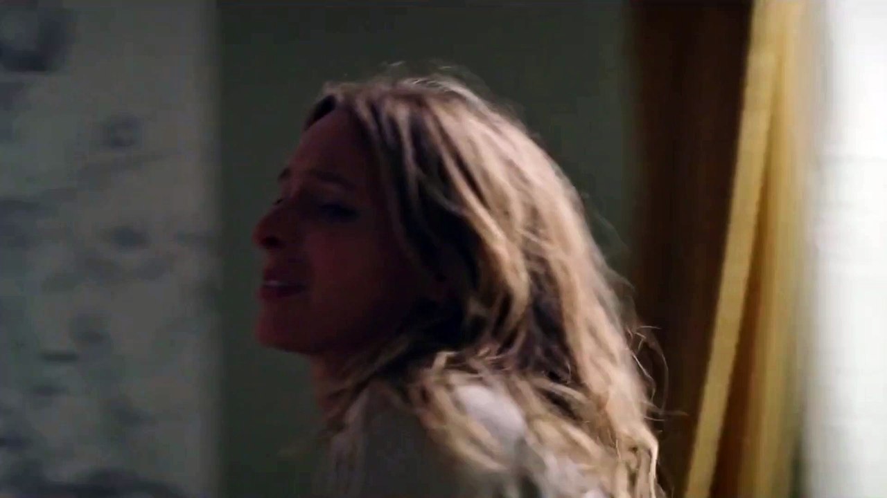 Plus belle la vie : [Indiscrétion] - Estelle trouve une bague dans les affaires de Francesco