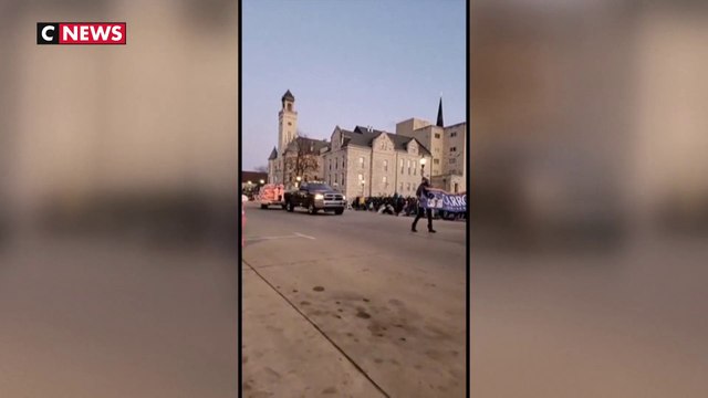 États-Unis : une voiture bélier percute la foule
