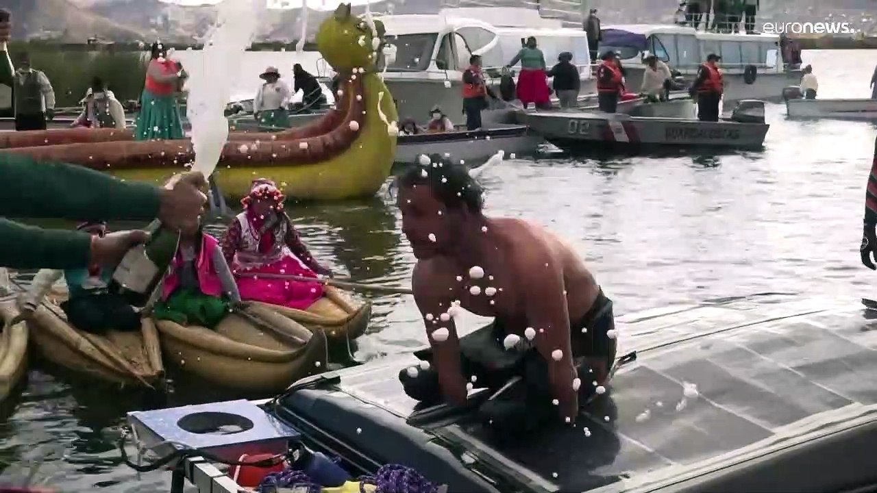 L'exploit du nageur quadri-amputé Théo Curin : il traverse le lac Titicaca sur 122 km
