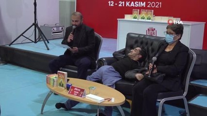 Tuzla'da engelsiz yazar Ersin Ata okurları ile buluştu