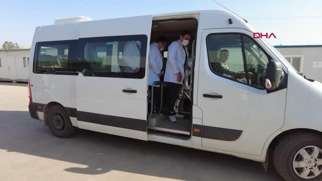 TÜRKİYE'DEN GİDEN GÖNÜLLÜ BERBERLER SURİYE'DEKİ 110 YETİMİ TIRAŞ ETTİ