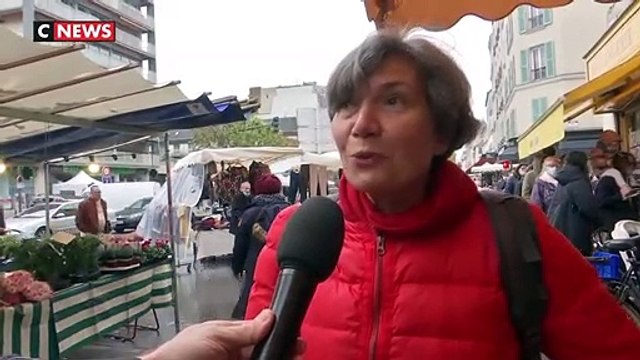 Coronavirus : Plus de masque ou constamment sous le menton, le retour de la bise et moins de distanciation sociale ... La vaccination a-t-elle relégué les gestes barrières aux oubliettes ?