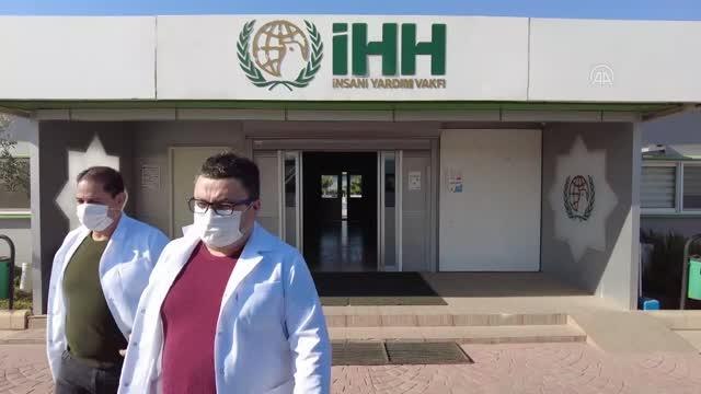 Türkiye'den giden gönüllü berberler İdlib'deki 110 yetimi tıraş etti