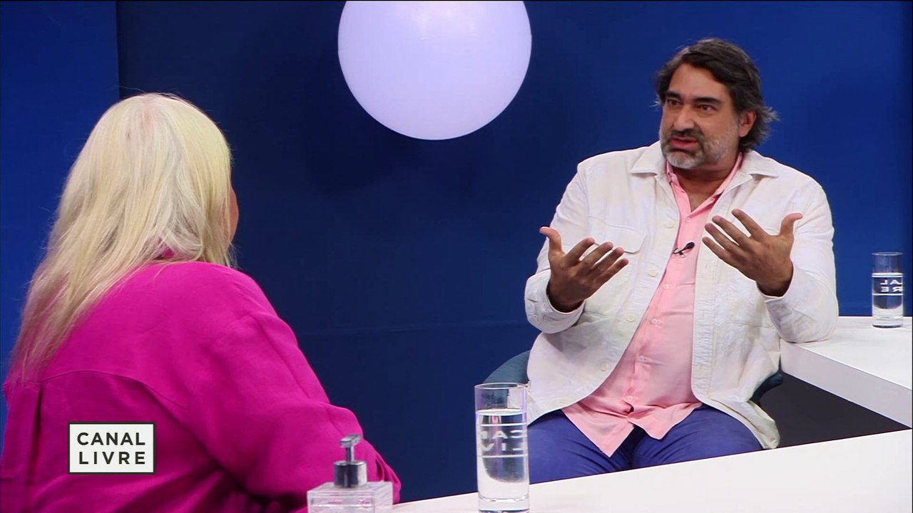 Ainda sobre o movimento das Diretas Já, a cantora também falou sobre a vigília. "Eu não tinha dúvidas de que iam passar as Diretas porque era impossível que eles não ouvissem o clamor das ruas." Ela também falou sobre a situação política hoje.