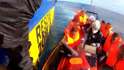 Újszülött csecsemőt mentett ki a Földközi-tengerből a Sea-Watch csoport hajója