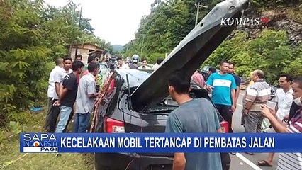 Descargar video: Ngeri! Kecelakaan Tunggal Mobil Tabrak Besi Pembatas Jalan, Tembus Hingga Bagian Belakang Mobil