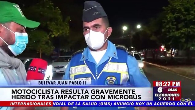 Motociclista resulta gravemente herido tras impactar con microbus