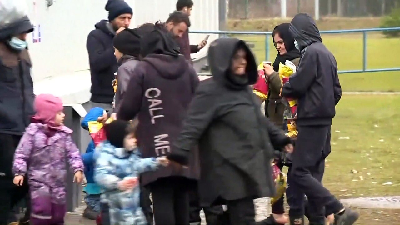Streit um 2.000 Migranten - Lukaschenko: 'Krieg wäre eine Katastrophe'