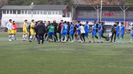 SPOR Ankara'da U18 Gençler Ligi maçında futbolcular birbirlerine girdi