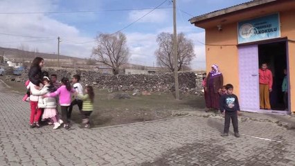 Ebru öğretmen dağ köyünün kardelenleri için tüm zorluklara göğüs geriyor