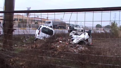 BALIKESİR - Ayvalık'ta çarpışan iki aracın sürücüleri yaralandı