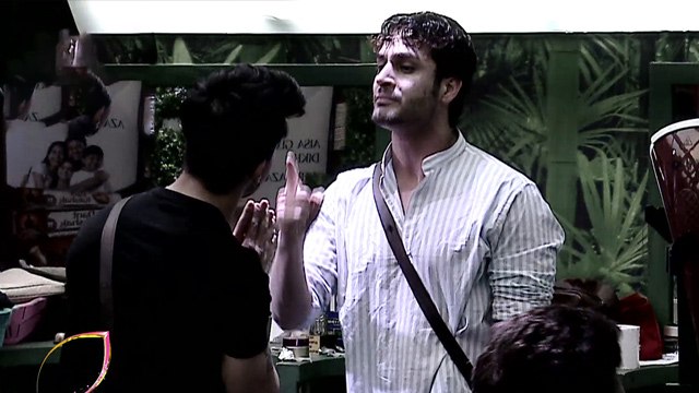 Bigg Boss 15: आपस में भिड़े Umar Riaz और Pratik Sehajpal, जानिए क्या बोला | FilmiBeat