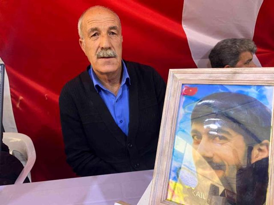Yüreği yanık baba Erdinç "Devlet okuttu avukat yaptı, HDP kalemi kırdı silah verdi"