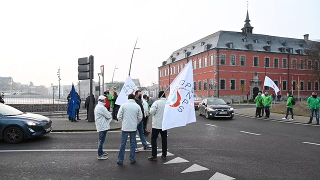 Les syndicats policiers devant le Parlement wallon à Namur