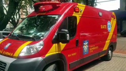 Motorista abre porta de carro e atinge ciclista no Centro de Cascavel
