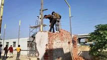 Ahmedabad : अवैध निर्माण वाली तीन इकाइयों को ढहाया