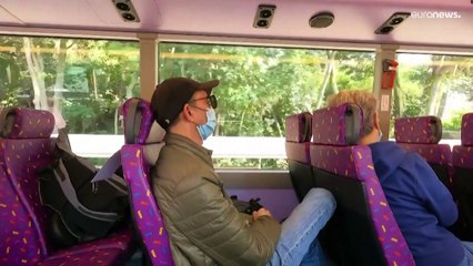 حل مبتكر لمشكلة الأرق… جولة على متن حافلة من طابقين في هونغ كونغ