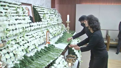 발길 뜸한 전두환 빈소 첫날...5공 인사 조문 이어져 / YTN