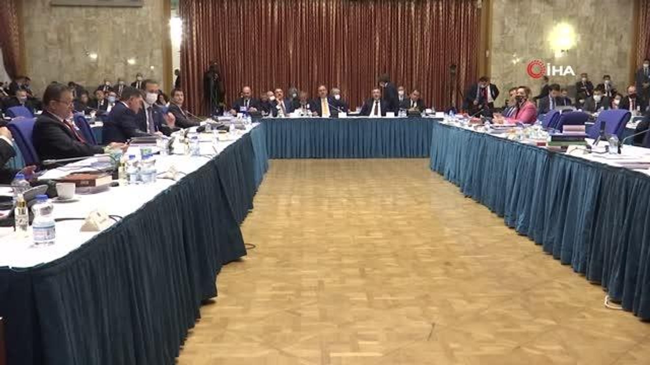 Son dakika... Gençlik ve Spor Bakanı Mehmet Muharrem kasapoğlu: "2019-2020 yılı döneminde toplam 314 bin kişiyi yerleştirirken, 2021-2022 döneminde 556 kişiyi...
