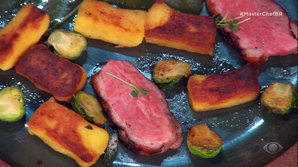 Os participantes apresentam magret de pato com redução de laranja, nhoque de mandioquinha e couve de bruxelas