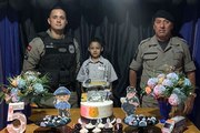 Policiais militares do 14º BPM vão a aniversário de menino de 5 anos que sonha em ser PM