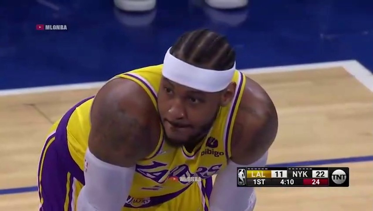 Carmelo Anthony gets the standing ovation at MSG
