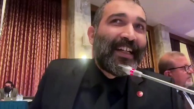 TİP'li Barış Atay'dan Gençlik ve Spor Bakanına: Bugün bir öğrenci 3 öğün menemen yese ayda 900 lira eder, sizin verdiğiniz borç 650 lira