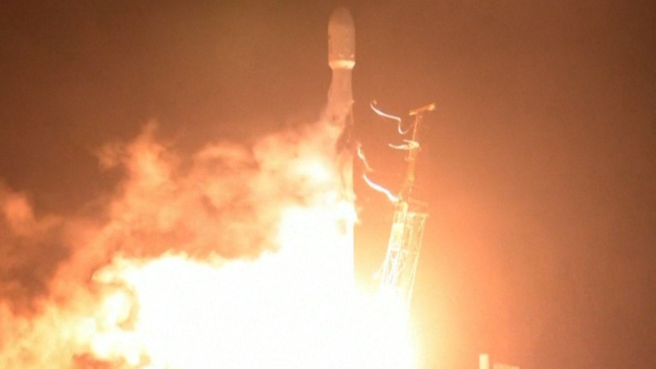 Espace : la mission DART, lancée par la Nasa pour percuter un astéroïde, a décollé