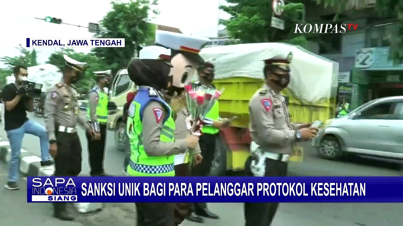 Pelanggar Prokes yang Terjaring Operasi Zebra Diberi Sanksi Pakai Kostum Badut Polisi