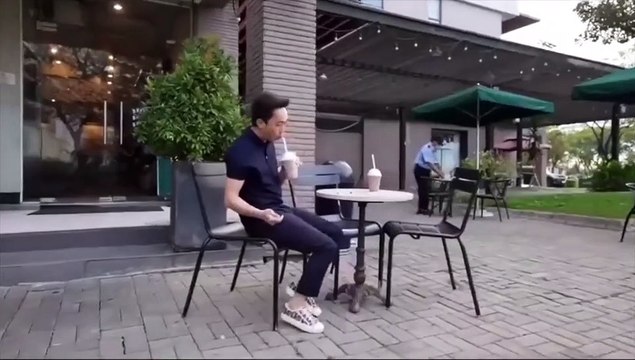 Clip: Xuất hiện với con xe 11 tỷ, đại gia khét tiếng lộ tính cách thật khi vô tình làm 1 hành động nhỏ