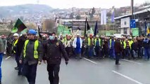 Cientos de mineros protestan en Sarajevo contra planes de limitar el carbón