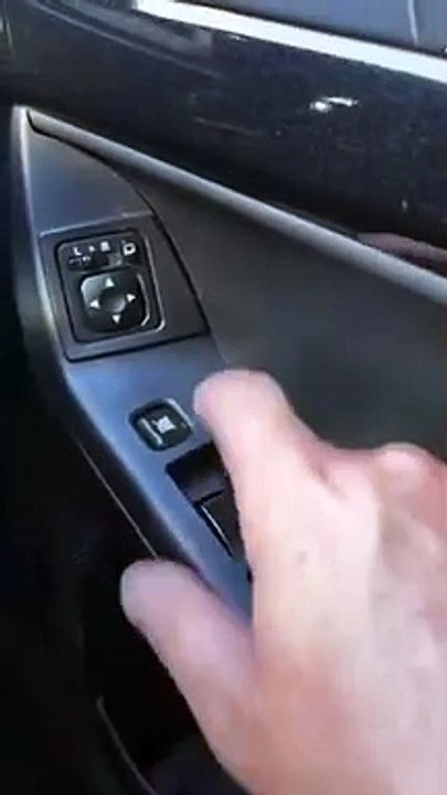 Una ventanilla de coche en modo Segunda Guerra Mundial !