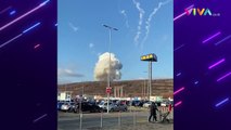 Ratusan Roket Meledak, Asap Beracun Membumbung Tinggi