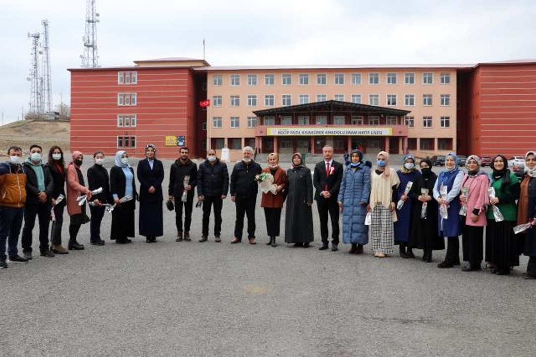 Şefika öğretmene ilk Öğretmenler Günü'nde duygulandıran sürpriz