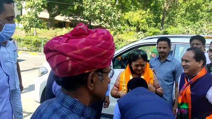 वसुंधरा राजे उदयपुर में, चारभुजानाथ के दर्शन भी किए